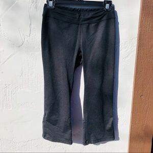 Lucy Fitness Crop Capri Pants 👖